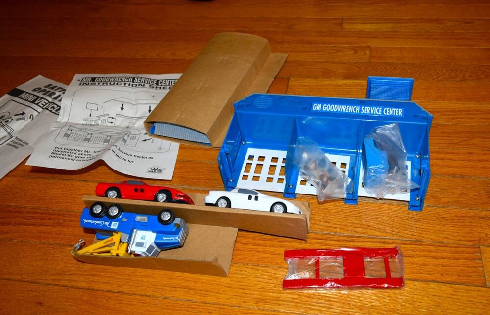 Vintage GM Mr. Goodwrench Service Center Play Set FUR-5L by Funrise NIB